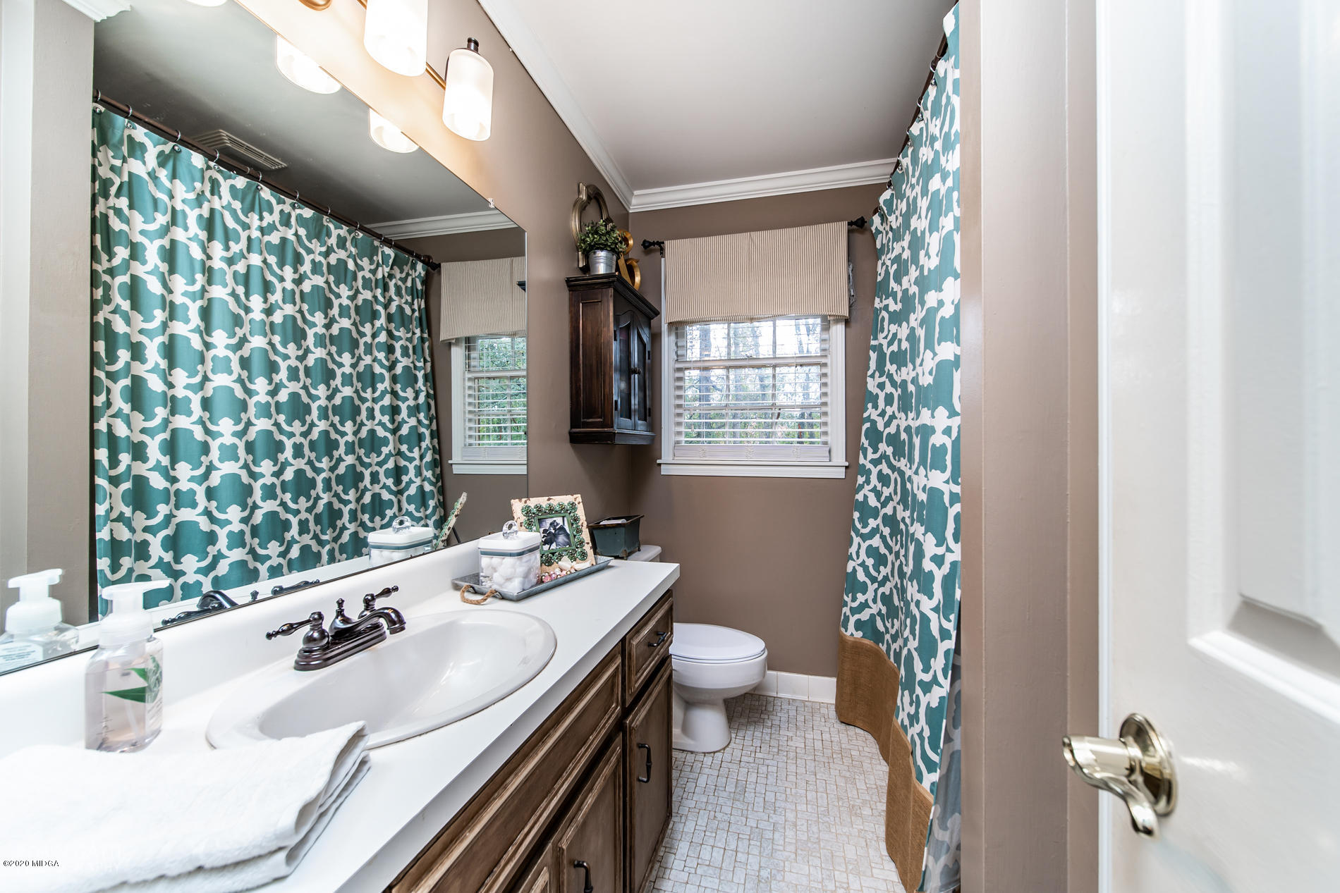 140 Castlegate Road Macon, GA 31210 - Photo 34 of 39 a bathroom with a sink a toilet and shower curtain