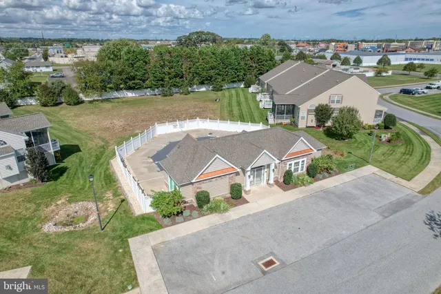 an aerial view of house with yard and lake view