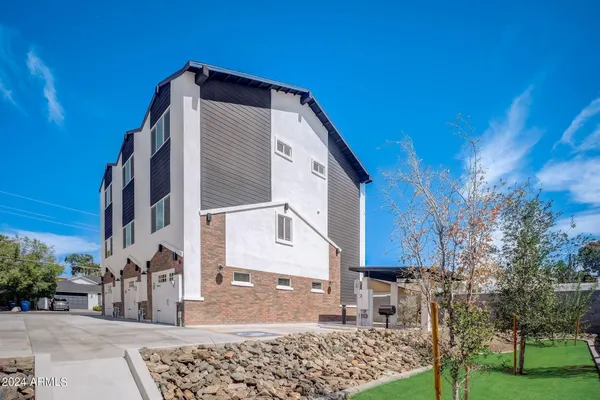 $2,400 | 3725 East Earll Drive, Unit 2, Phoenix, AZ 85018