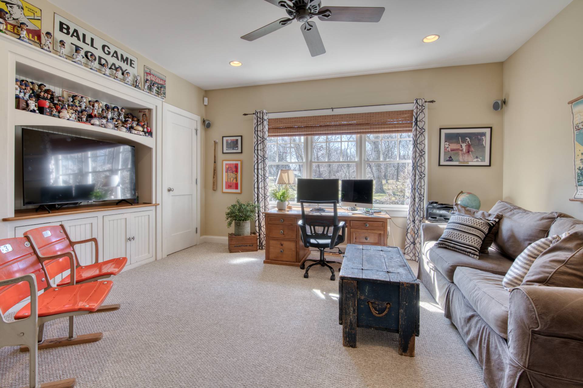 6 Wills Point Road Montauk, NY 11954 - Photo 4 of 16 a living room with furniture and a flat screen tv