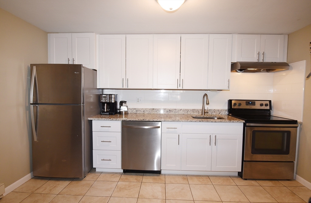 96 Richardson Road, Unit B7 Chelmsford, MA 01863 - Photo 3 of 42 Gallery Image 3