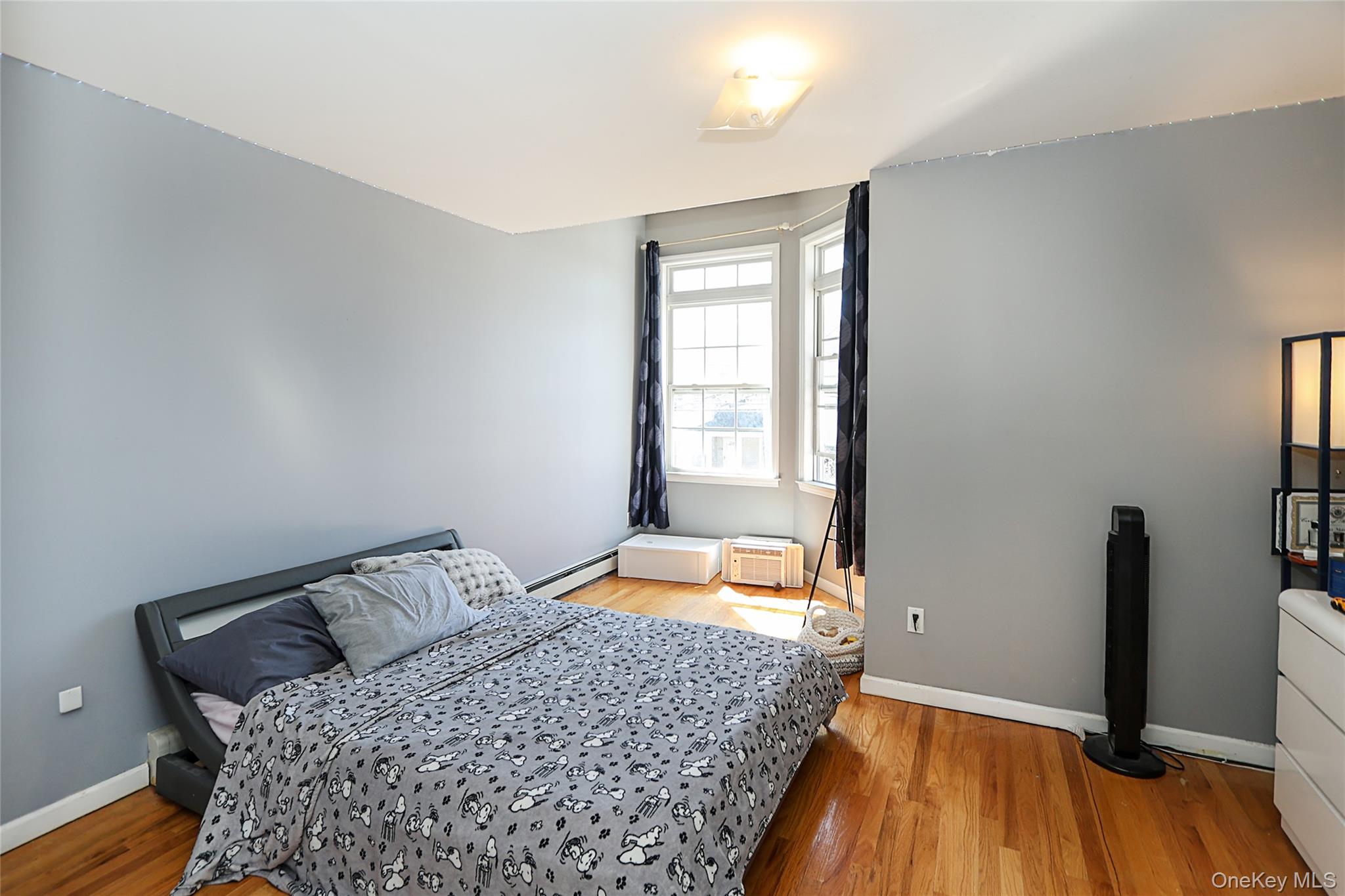 54 Landing Road Glen Cove, NY 11542 - Photo 20 of 24 a bedroom with a bed and wooden floor