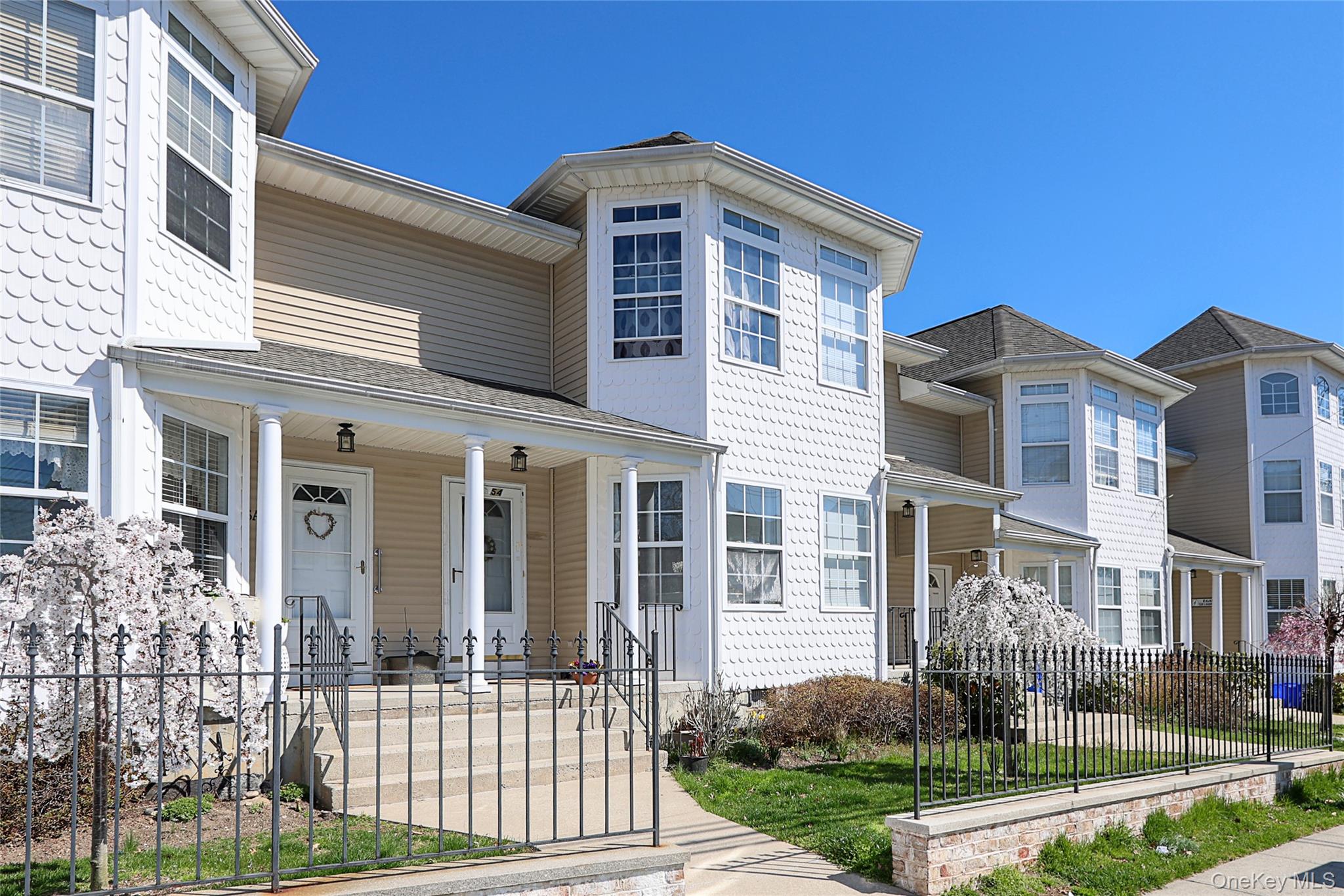 54 Landing Road Glen Cove, NY 11542 - Photo 2 of 24 front view of a house