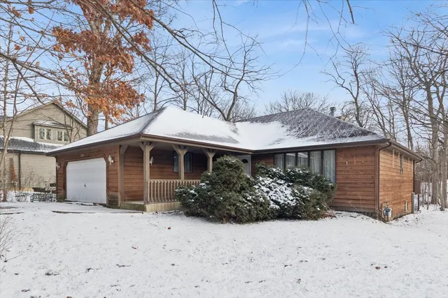 $370,000 | 320 South Garfield Avenue, New Lenox, IL 60451