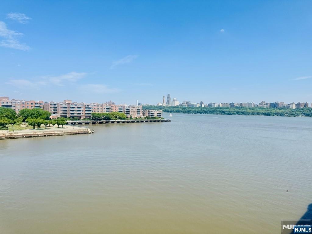 340 The Promenade Edgewater, NJ 07020 - Photo 37 of 46