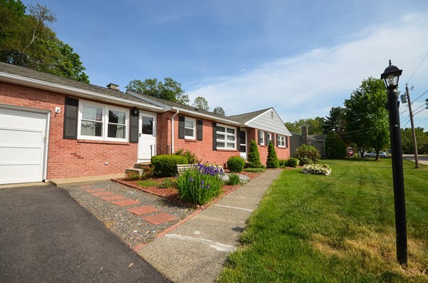 6 Vincent Road Grafton, MA 01536 - Photo 3 of 30 Gallery Image 3