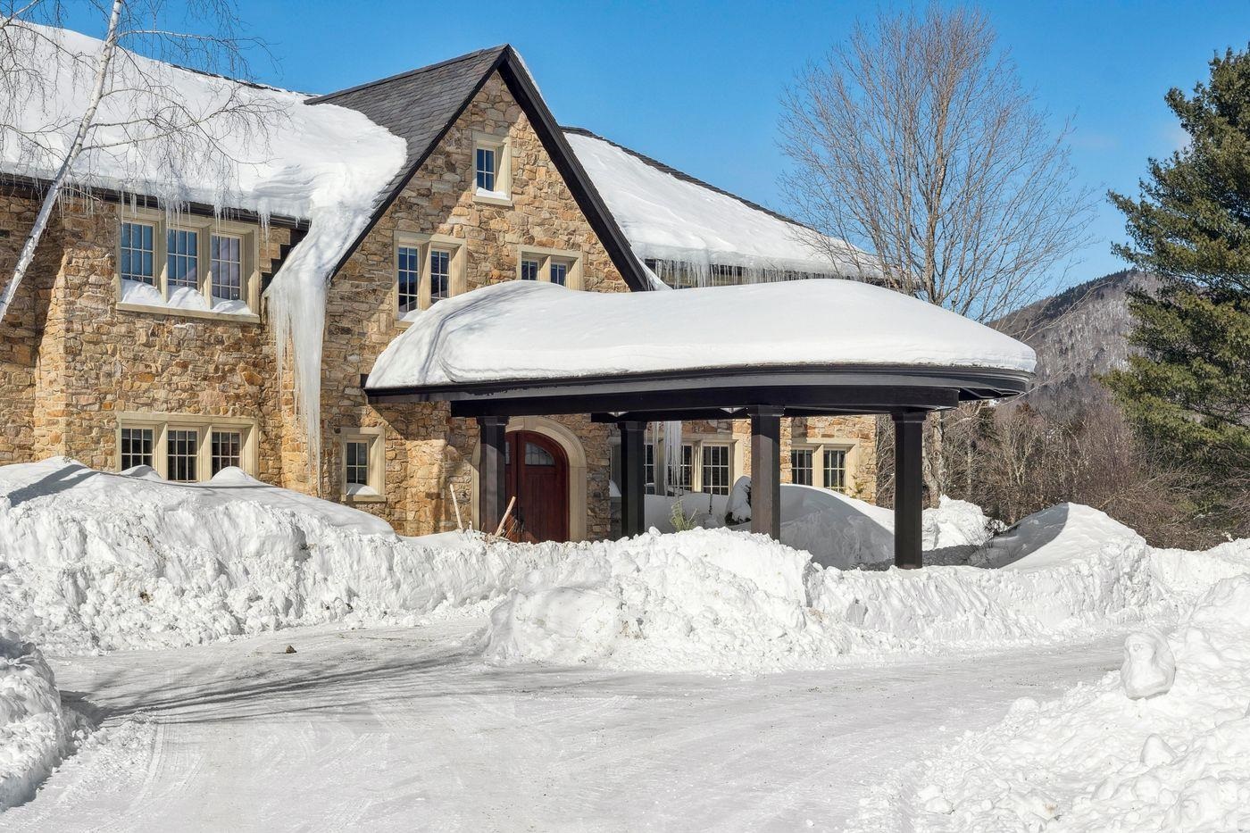 2575 Weeks Hill Road Stowe, VT 05672 - Photo 2 of 33