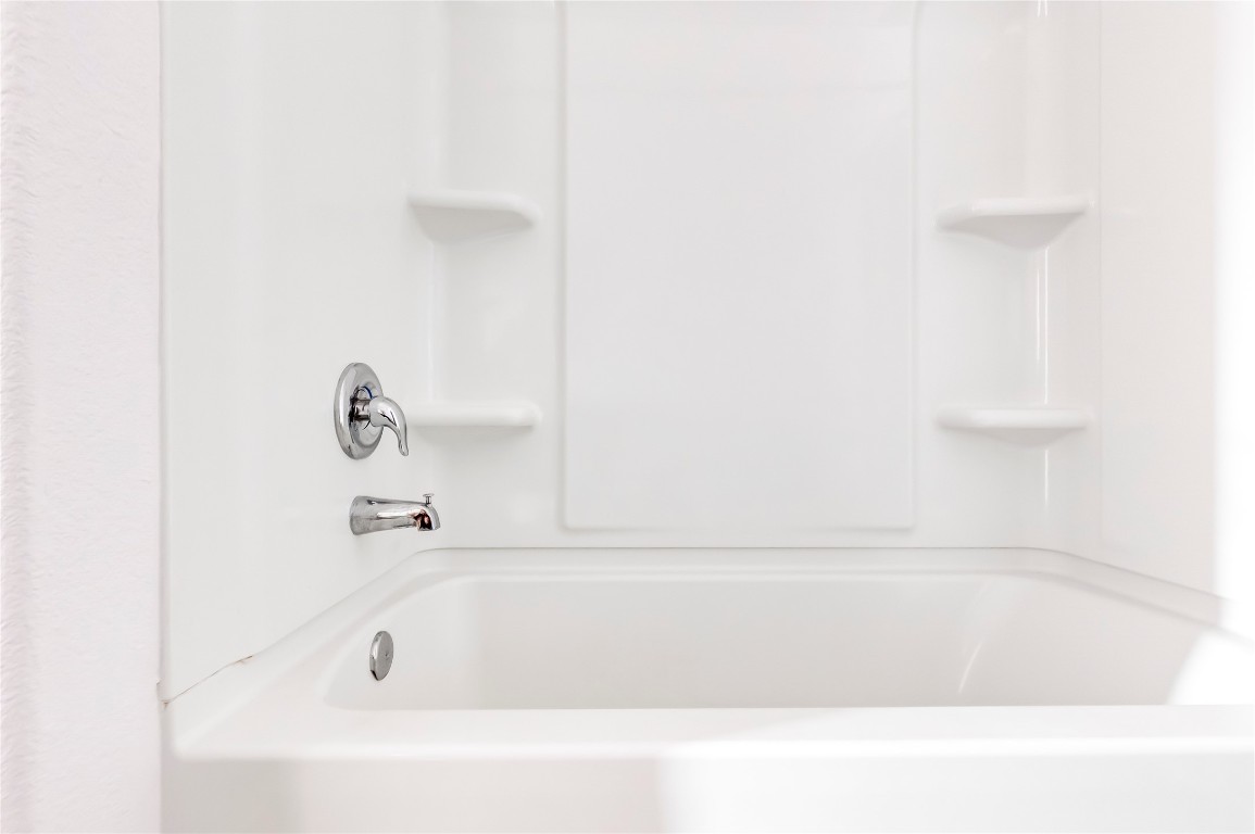 772 Circle Way Jarrell, TX 76537 - Photo 23 of 35 Bathroom with bathing tub / shower combination
