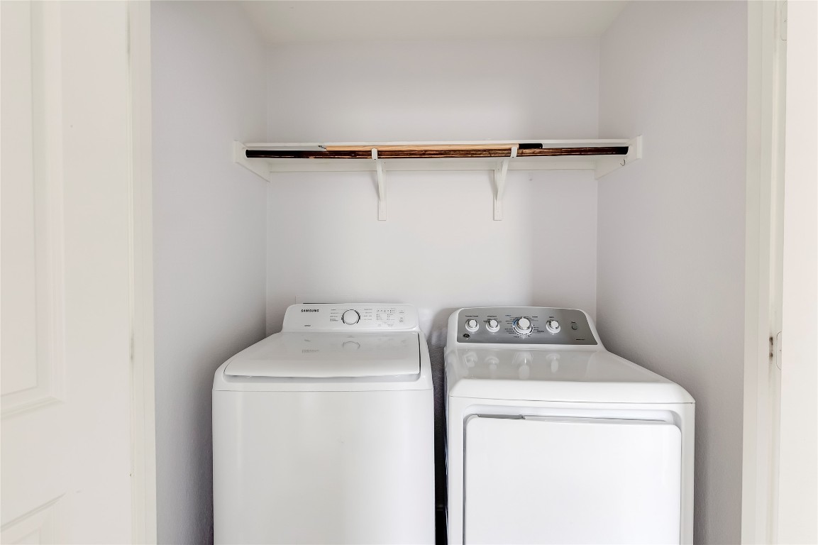 772 Circle Way Jarrell, TX 76537 - Photo 28 of 35 Laundry area featuring independent washer and dryer
