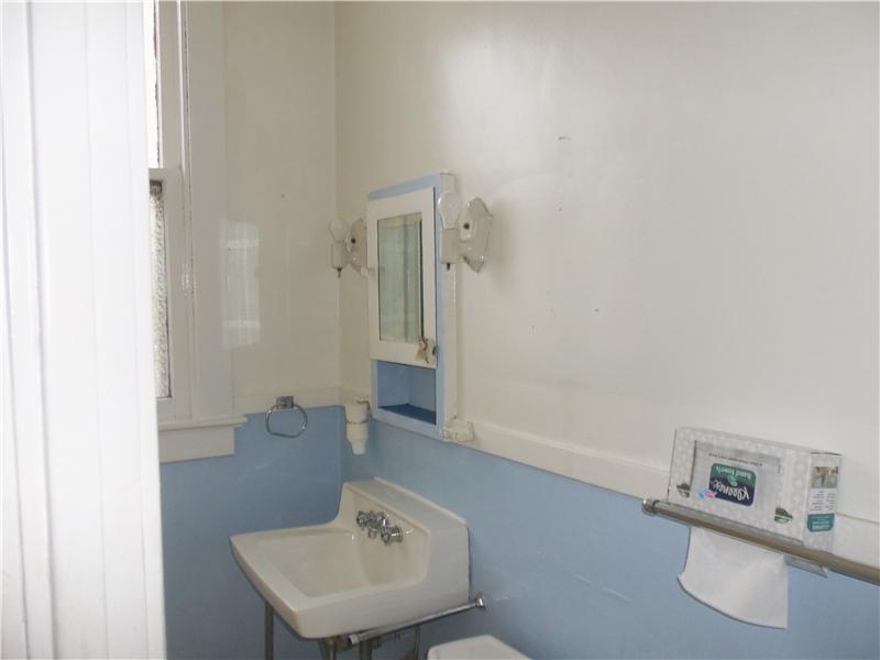 600 Addison Street Washington, PA 15301 - Photo 7 of 9 Full Bath. Full Bath In Front Apartment