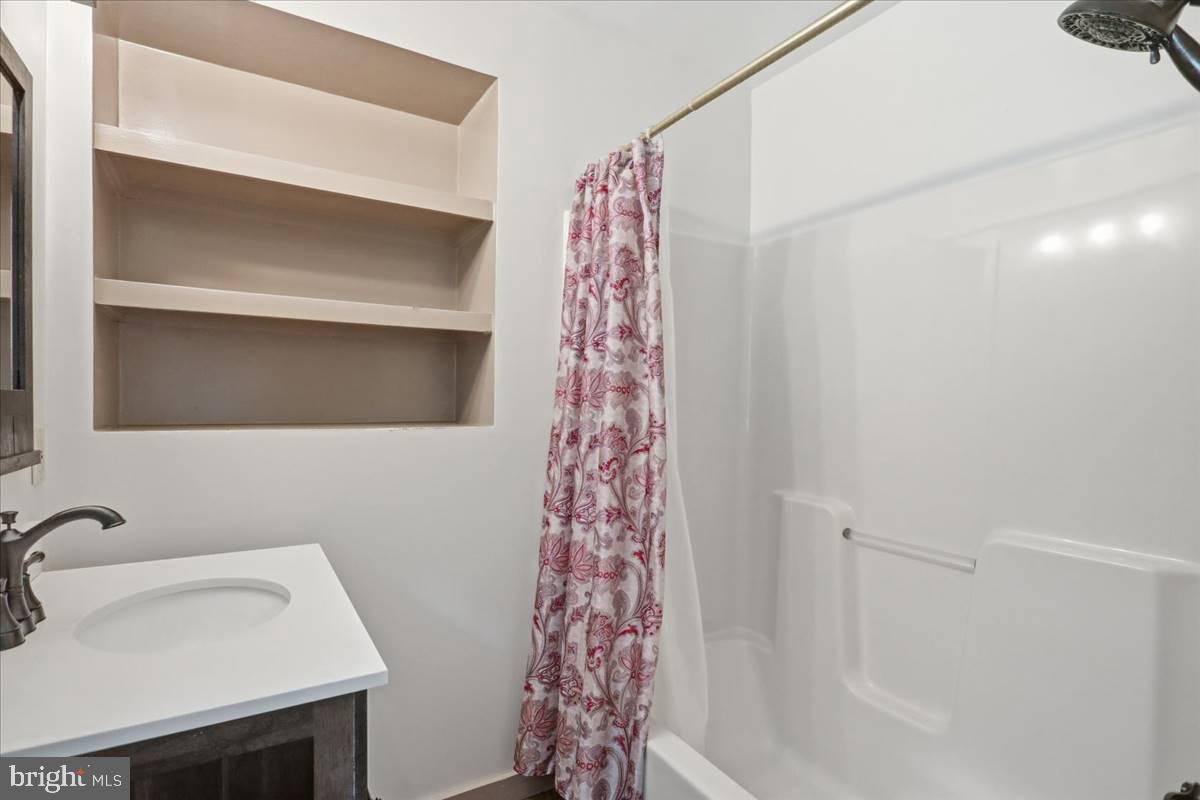 24105 Raven Rock Road Smithsburg, MD 21783 - Photo 22 of 51 Charming bathroom with modern touches.