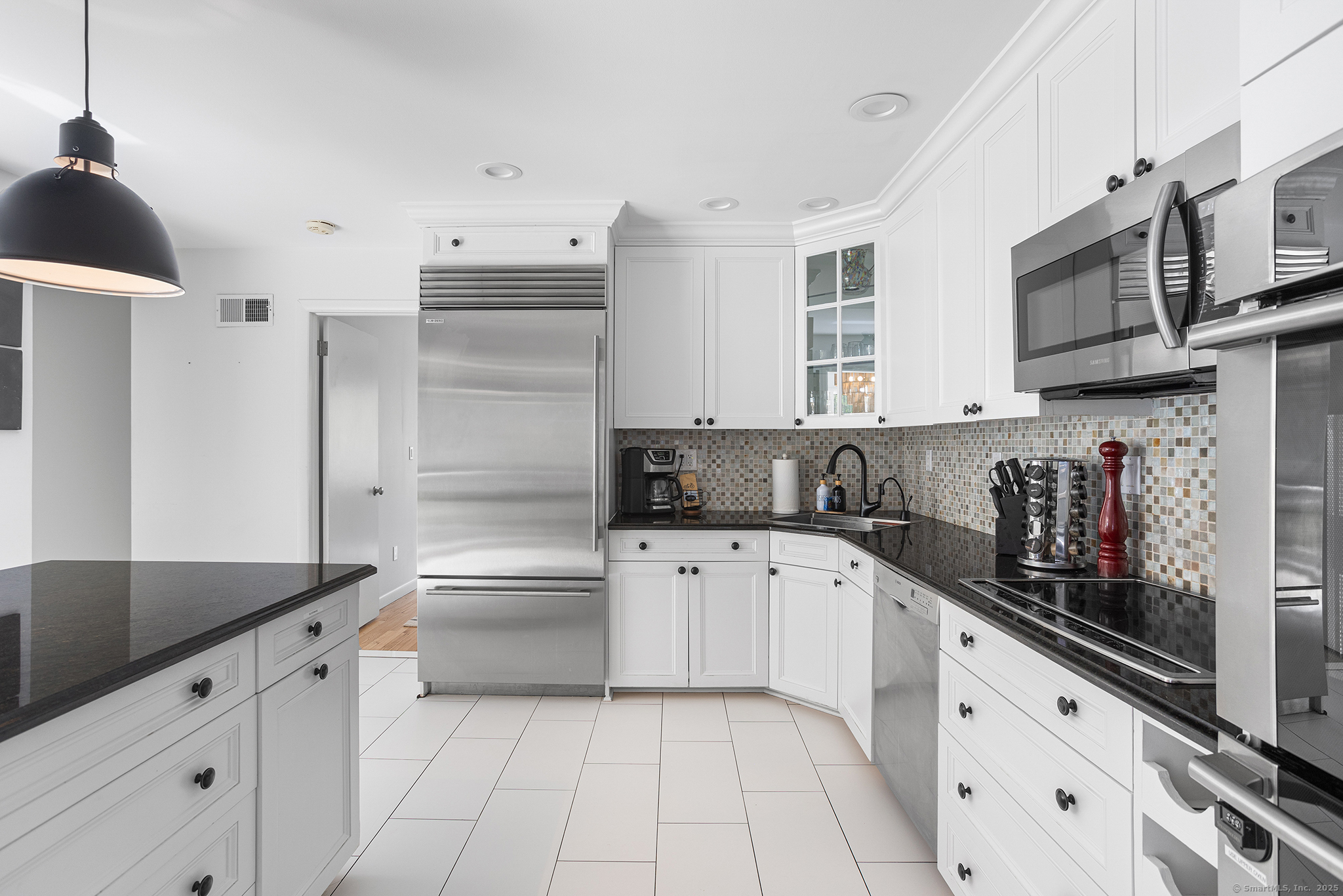 335 Georgetown Road Weston, CT 06883 - Photo 7 of 39