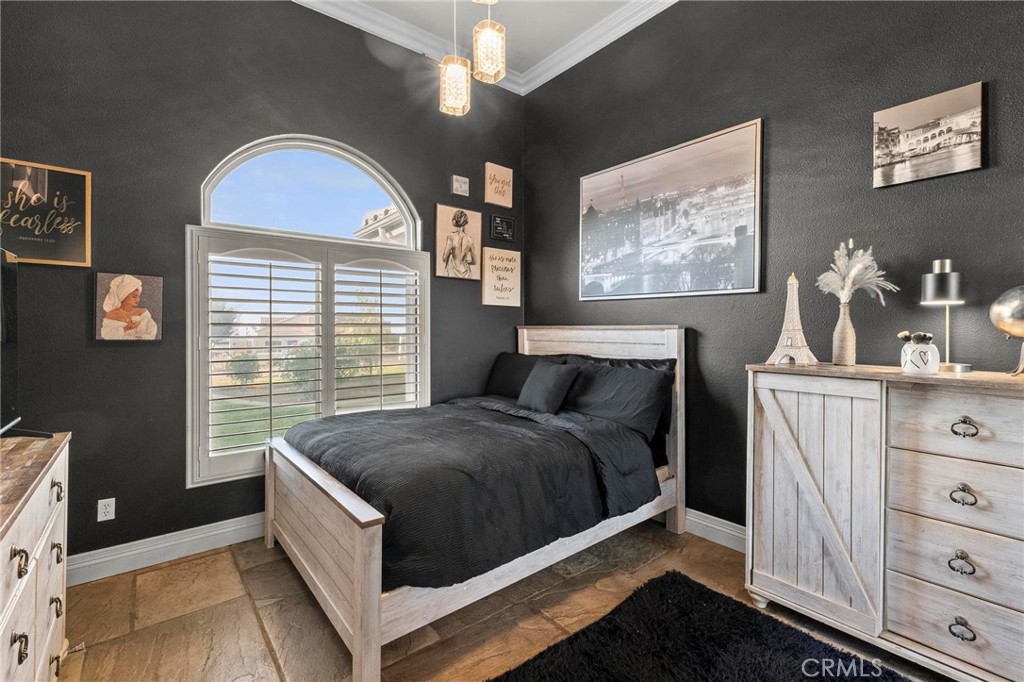 7381 Cygnet Road Phelan, CA 92371 - Photo 25 of 64 a living room with a bed and a dresser