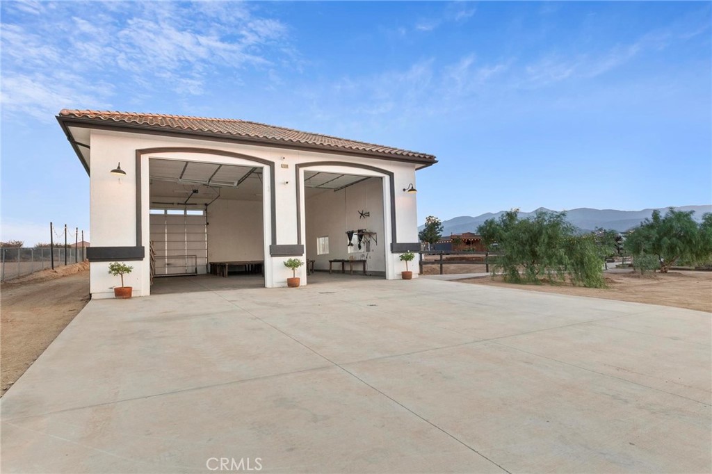7381 Cygnet Road Phelan, CA 92371 - Photo 45 of 64 a view of a car garage with a small barn