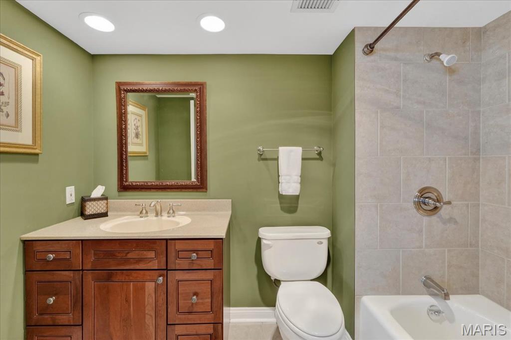 900 South Hanley Road, Unit 6C Clayton, MO 63105 - Photo 13 of 23