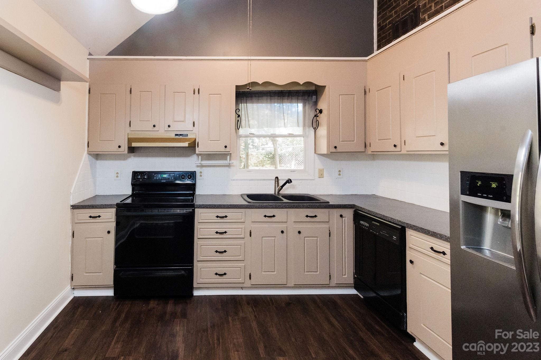 4986 Springhaven Drive Conover, NC 28613 - Photo 3 of 11 Gallery Image 3