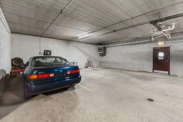 $295,000 | 5840 West Lawrence Avenue, Unit 405, Chicago, IL 60630