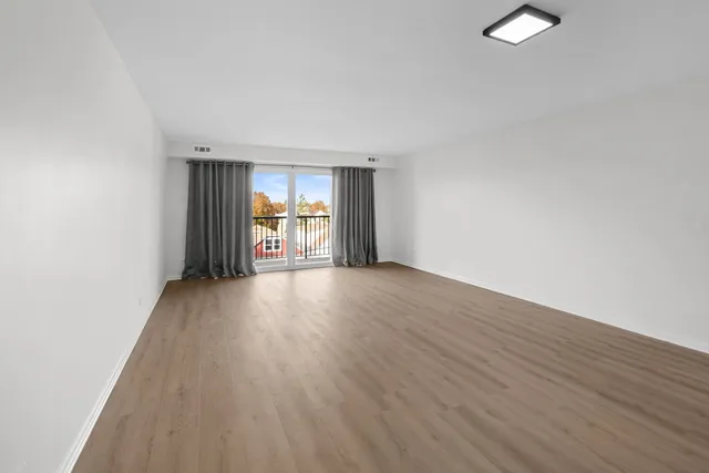 $295,000 | 5840 West Lawrence Avenue, Unit 405, Chicago, IL 60630