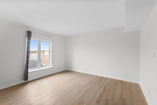 $295,000 | 5840 West Lawrence Avenue, Unit 405, Chicago, IL 60630