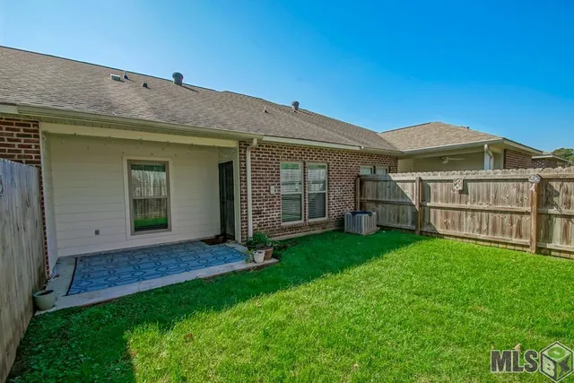 $195,000 | 9900 Country Club Drive, Unit 2B, Denham Springs, LA 70726