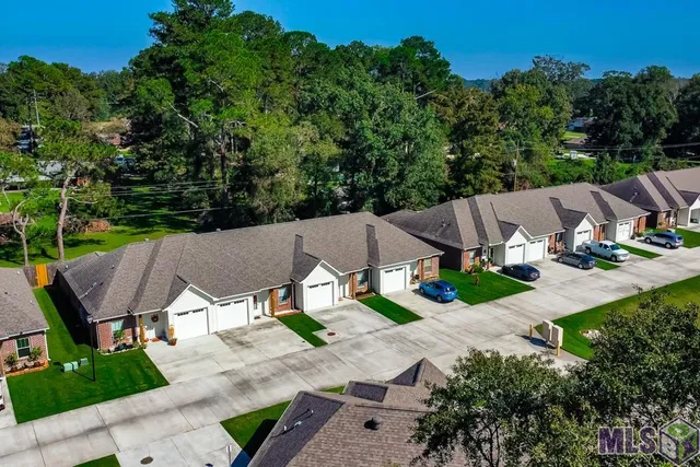 $195,000 | 9900 Country Club Drive, Unit 2B, Denham Springs, LA 70726