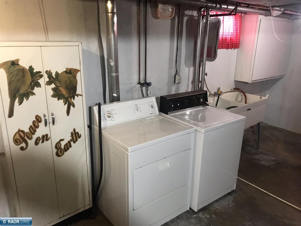 209 North Inner Drive Hibbing, MN 55746 - Photo 11 of 16