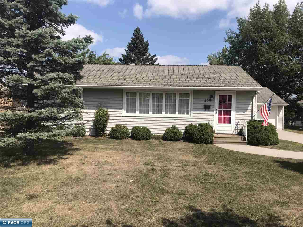 209 North Inner Drive Hibbing, MN 55746 - Photo 2 of 16