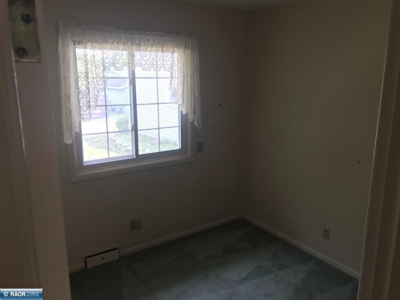 209 North Inner Drive Hibbing, MN 55746 - Photo 6 of 16