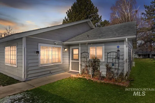 $197,999 | 313 1/2 6th Street, Filer, ID 83328