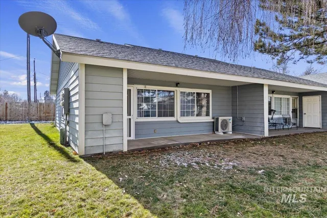 $197,999 | 313 1/2 6th Street, Filer, ID 83328