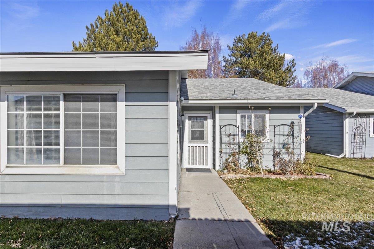 313 1/2 6th Street Filer, ID 83328 - Photo 3 of 18