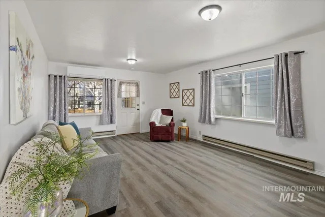 $197,999 | 313 1/2 6th Street, Filer, ID 83328