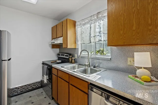 $197,999 | 313 1/2 6th Street, Filer, ID 83328