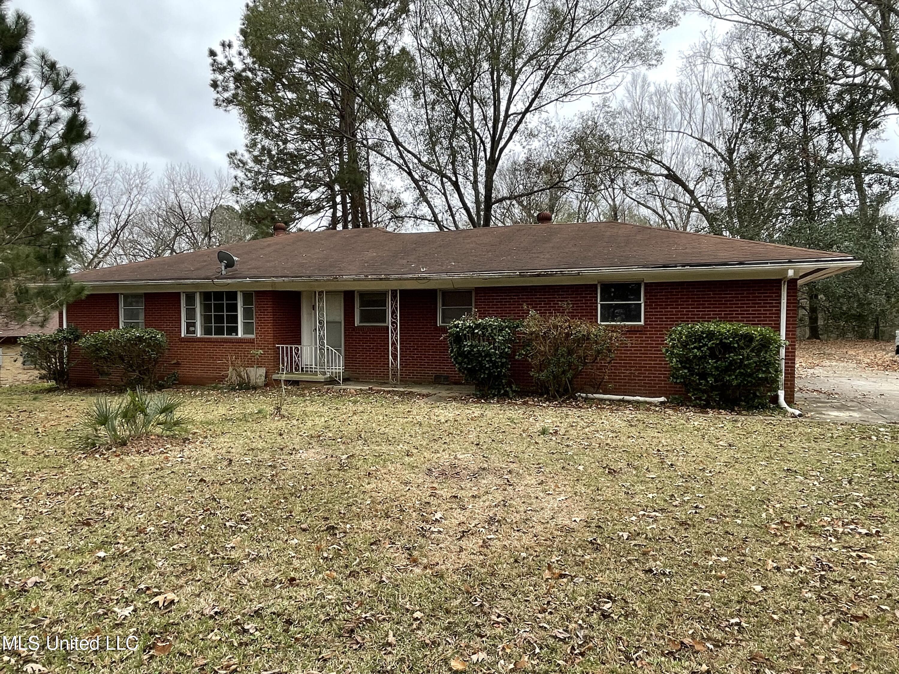 4402 Halls Ferry Road Vicksburg, MS 39180 - Photo 1 of 36 IMG_2354