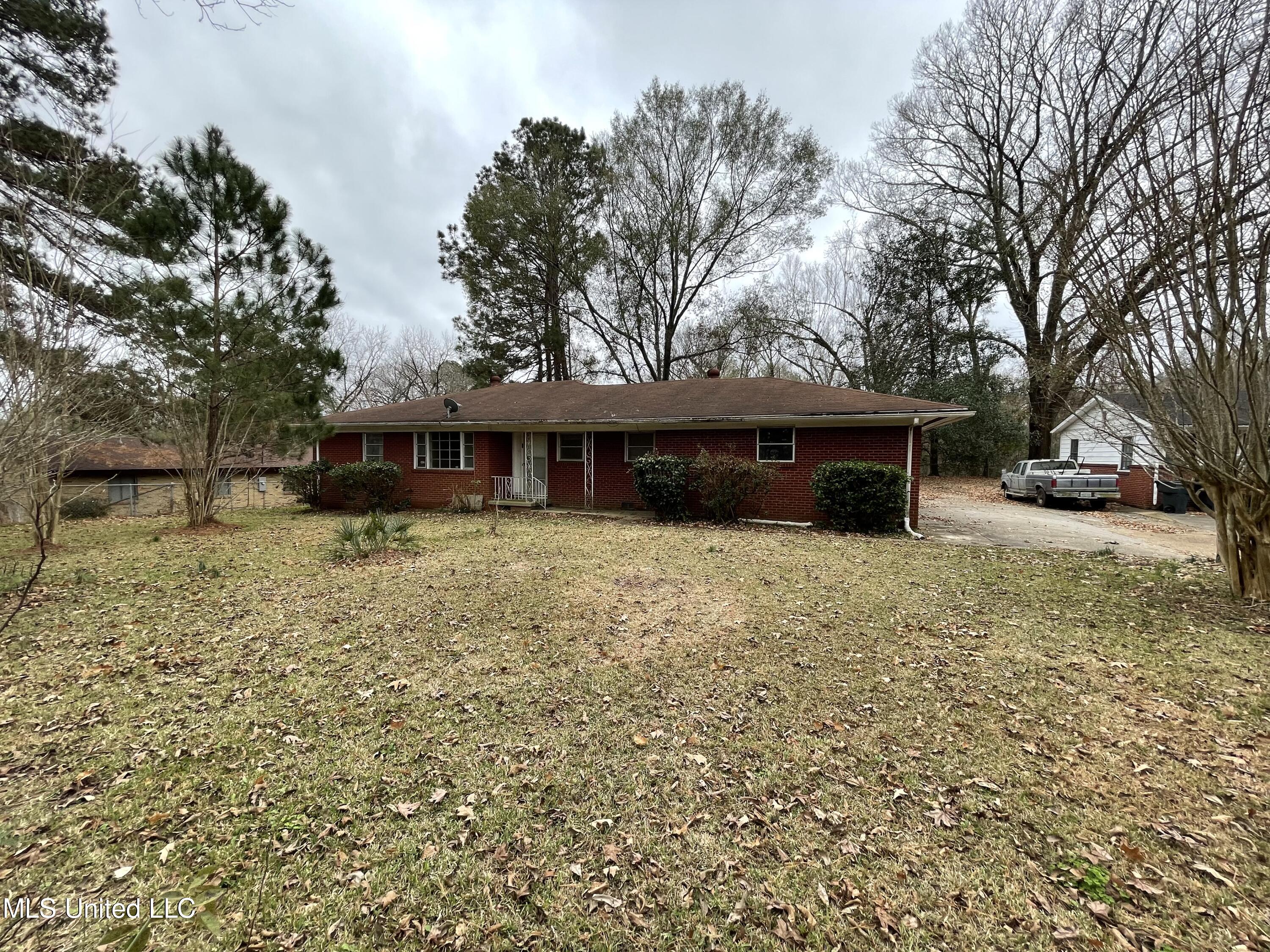 4402 Halls Ferry Road Vicksburg, MS 39180 - Photo 2 of 36 IMG_2355