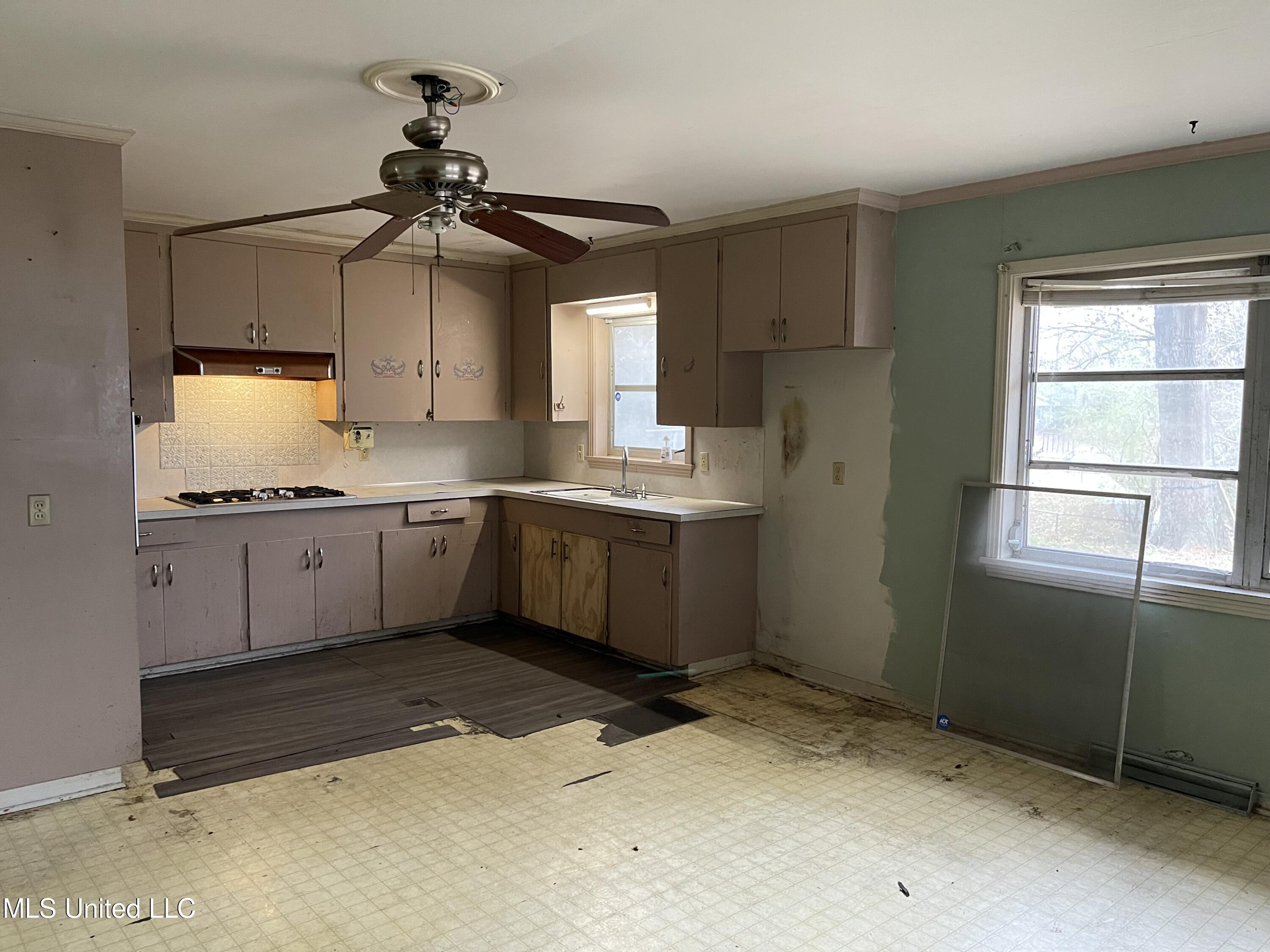 4402 Halls Ferry Road Vicksburg, MS 39180 - Photo 6 of 36 IMG_2375