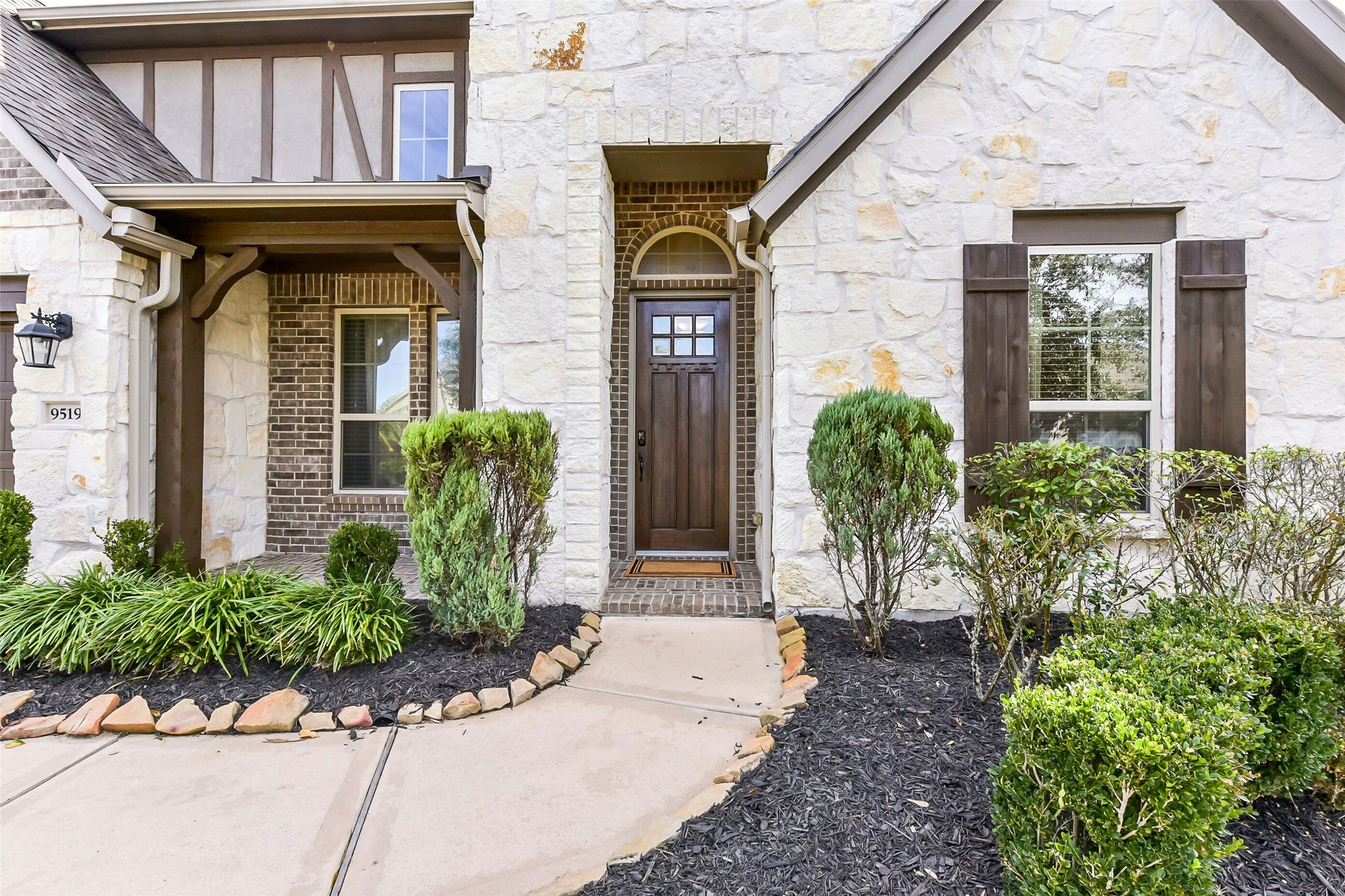 9519 Carson Lane Rosharon, TX 77583 - Photo 3 of 39 a front view of a house with garden