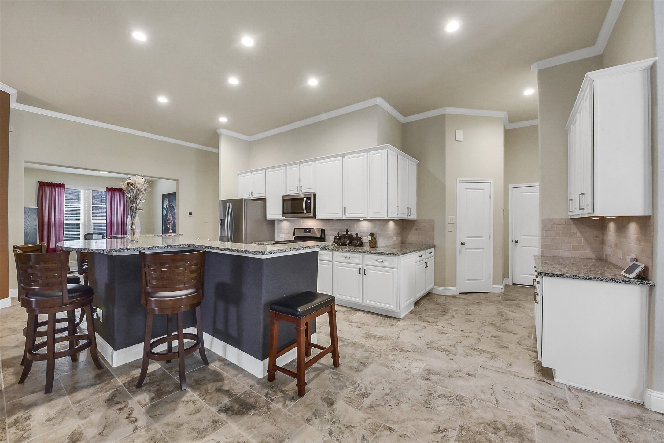 9519 Carson Lane Rosharon, TX 77583 - Photo 8 of 39 a kitchen with a table chairs refrigerator and cabinets