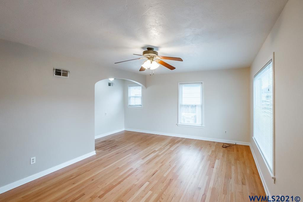 1094 Southwest 14th Avenue Albany, OR 97321 - Photo 10 of 32