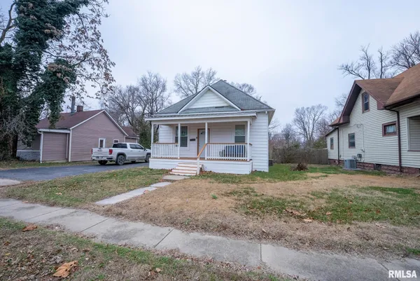 $68,500 | 215 South Pruyn Street, Salem, IL 62881