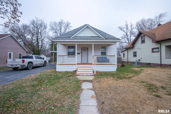 $68,500 | 215 South Pruyn Street, Salem, IL 62881