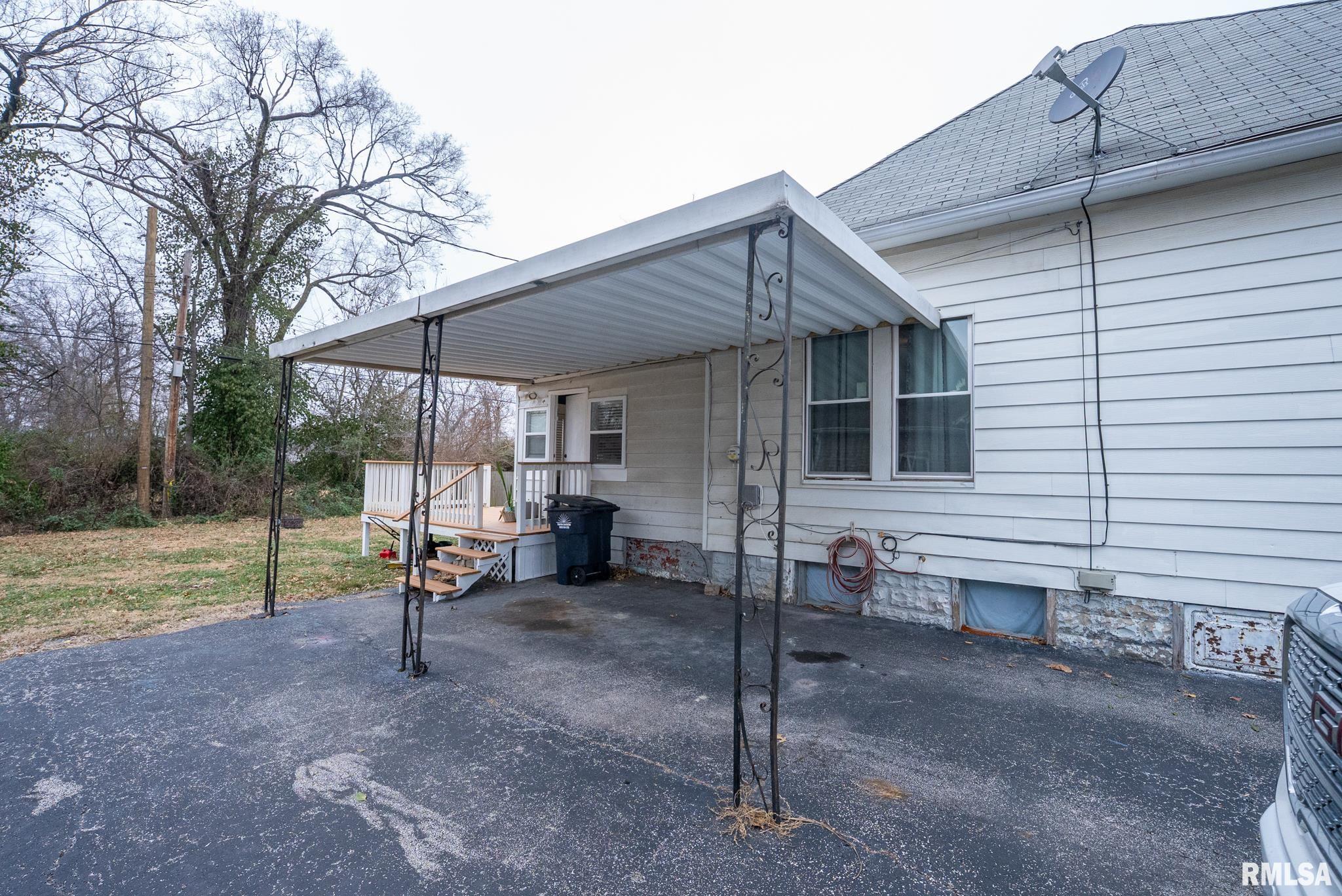 215 South Pruyn Street Salem, IL 62881 - Photo 5 of 25