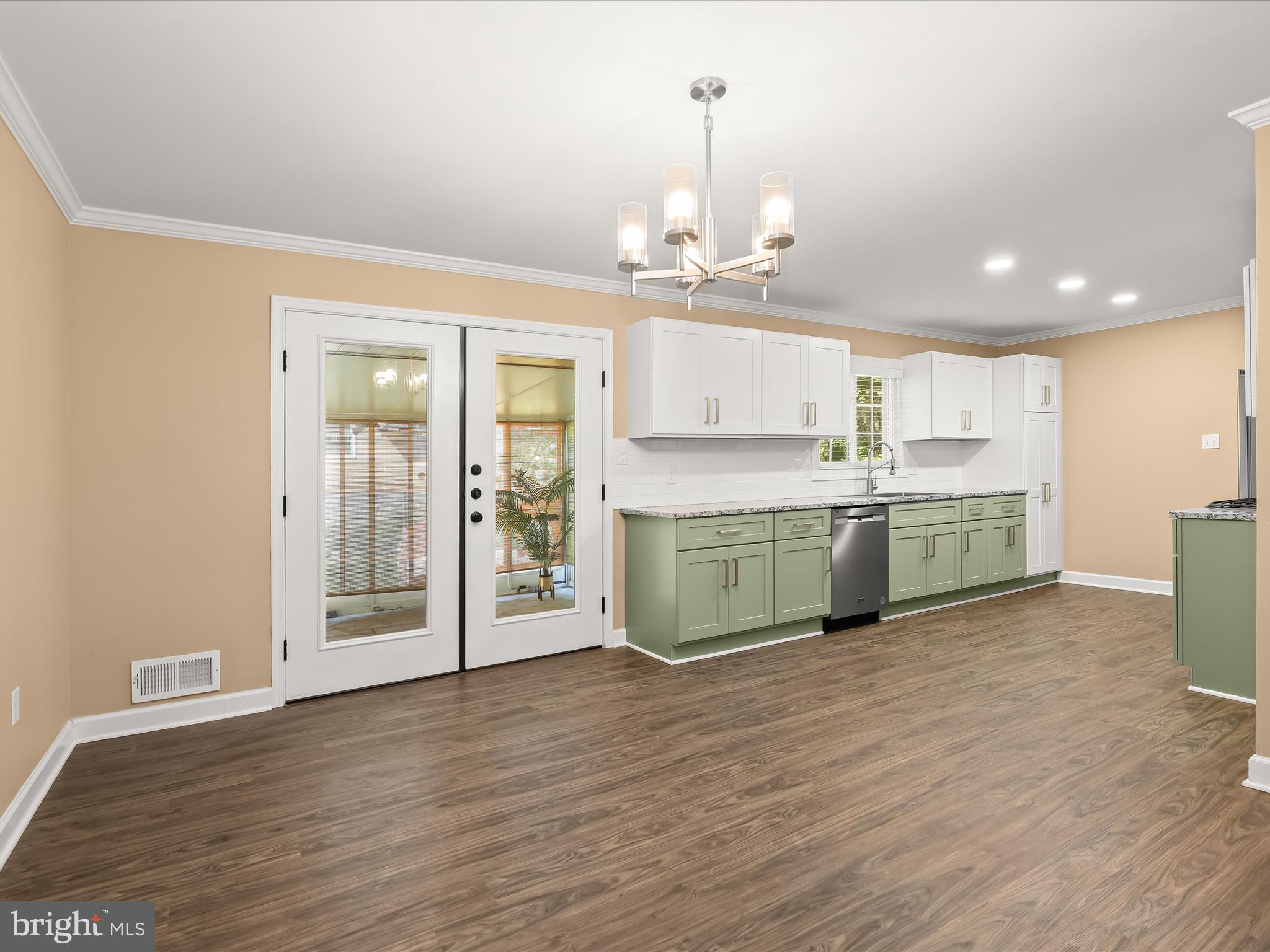 201 Suter Road Catonsville, MD 21228 - Photo 12 of 48 Kitchen & family room & porch access