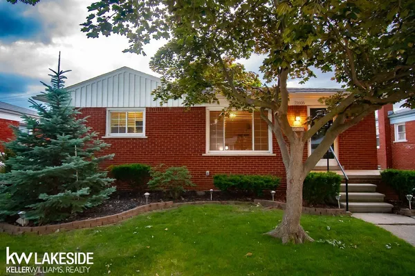$265,000 | 21606 Arrowhead Street, St. Clair Shores, MI 48082
