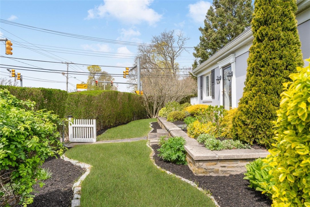 63 Admiral Kalbfus Road Newport, RI 02840 - Photo 3 of 41