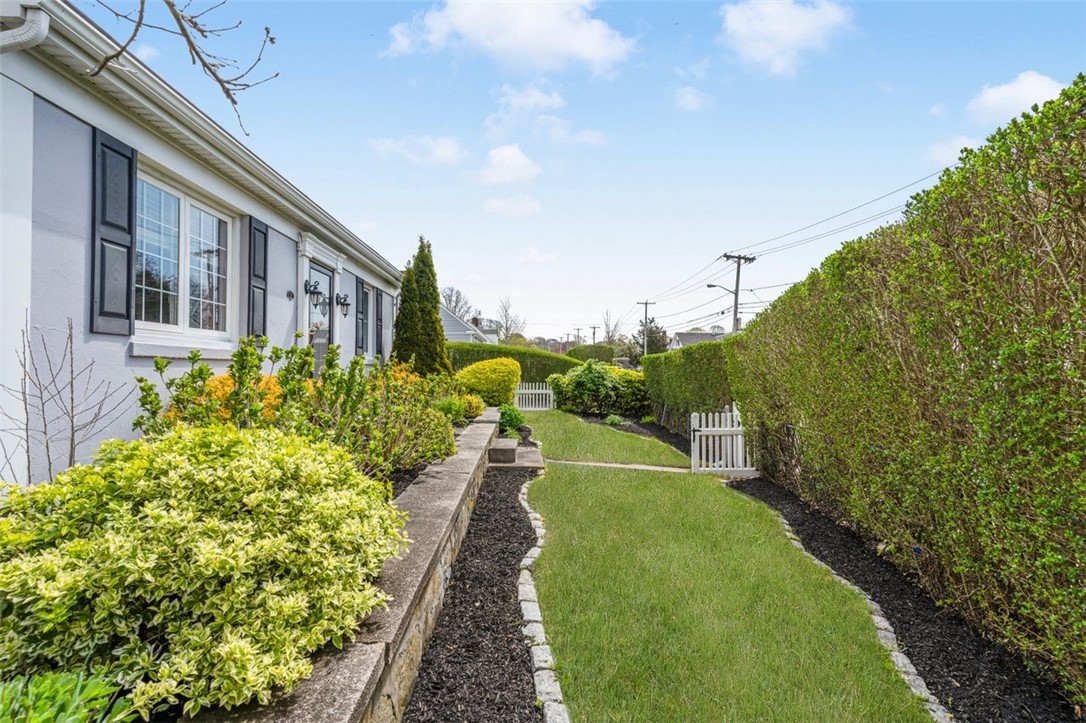 63 Admiral Kalbfus Road Newport, RI 02840 - Photo 4 of 41