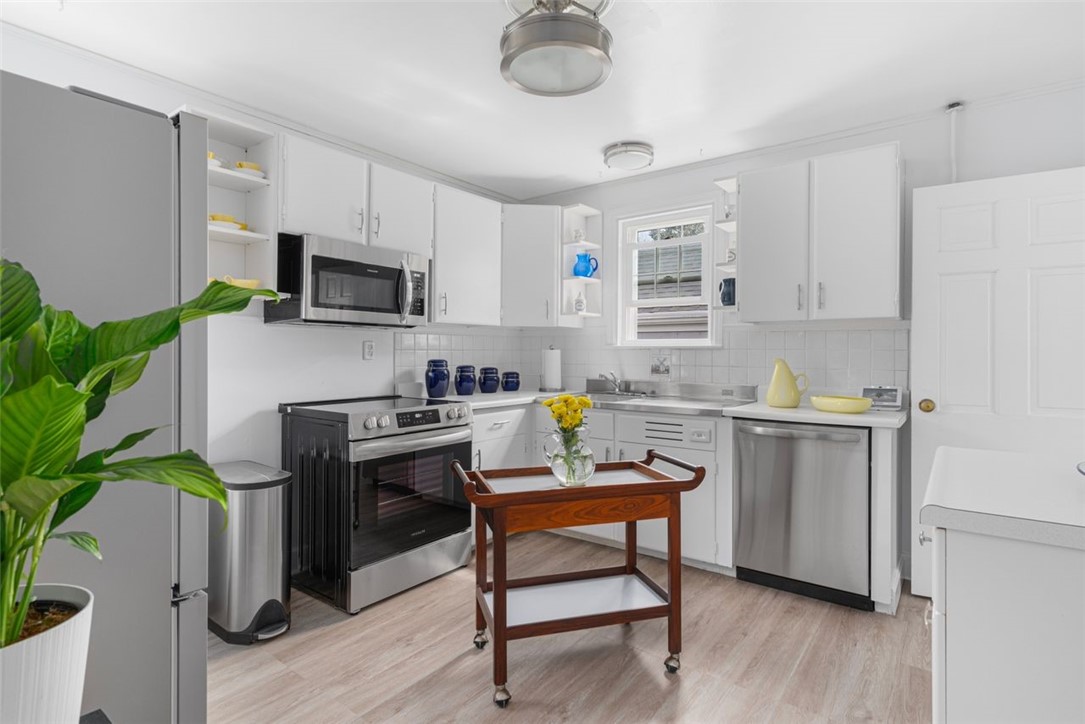 63 Admiral Kalbfus Road Newport, RI 02840 - Photo 8 of 41
