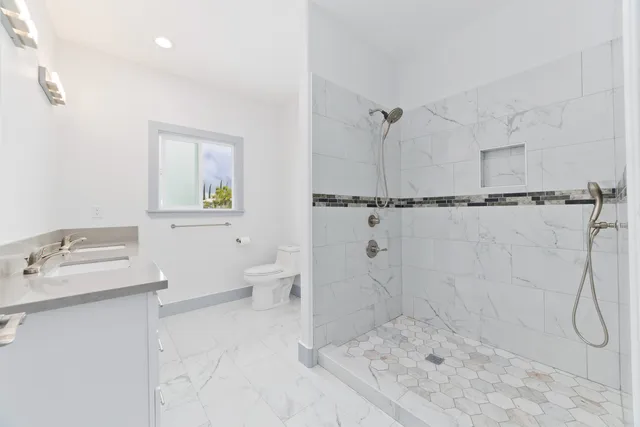 $1,300,000 | 698 Kukuau Street, Hilo, HI 96720