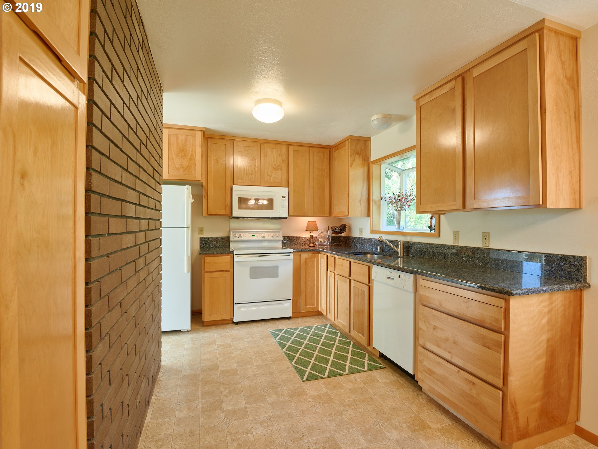 22495 Northeast Mountain Top Road Newberg, OR 97132 - Photo 8 of 30 Kitchen