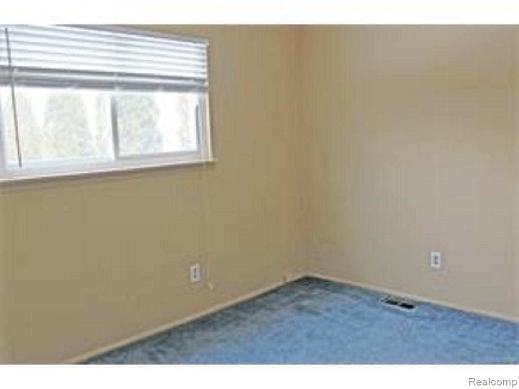 1915 Martin Road Ferndale, MI 48220 - Photo 10 of 12 10.jpg